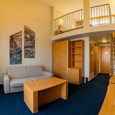 Hotel Aquacity Seasons Poprad Buitenkant foto