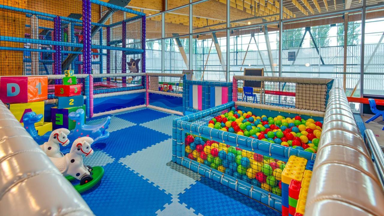 Hotel Aquacity Seasons Poprad Buitenkant foto