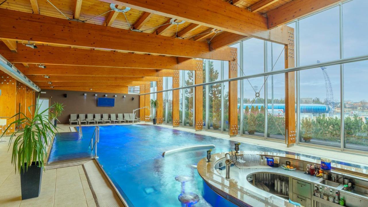 Hotel Aquacity Seasons Poprad Buitenkant foto