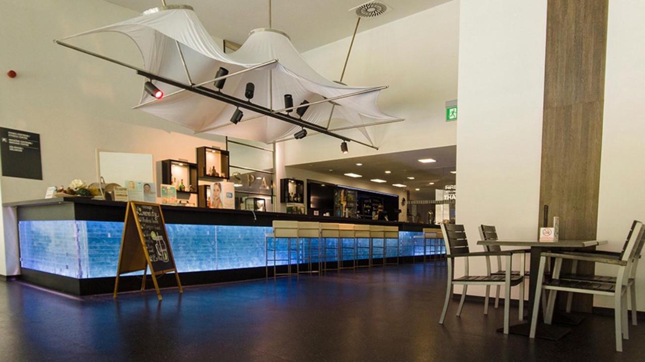 Hotel Aquacity Seasons Poprad Buitenkant foto