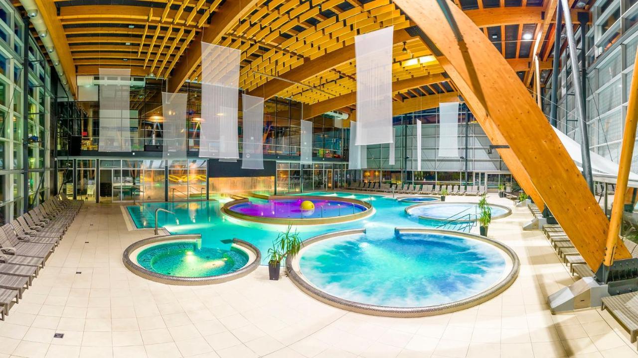 Hotel Aquacity Seasons Poprad Buitenkant foto