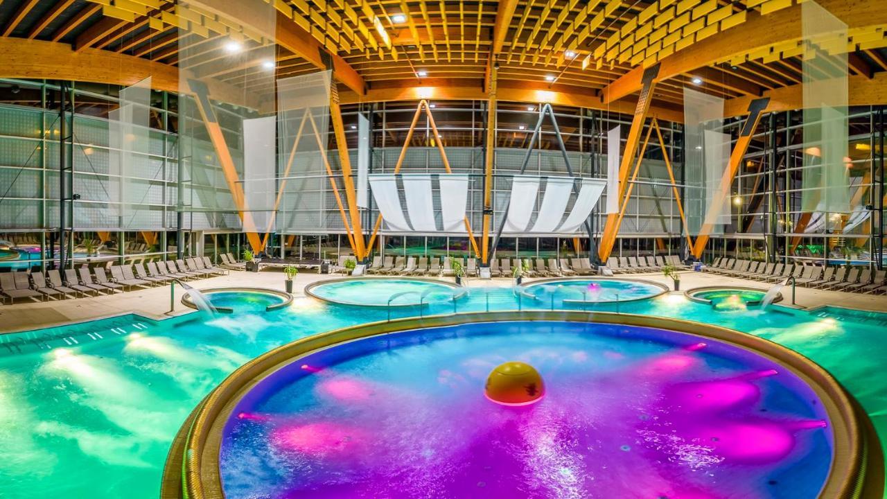 Hotel Aquacity Seasons Poprad Buitenkant foto
