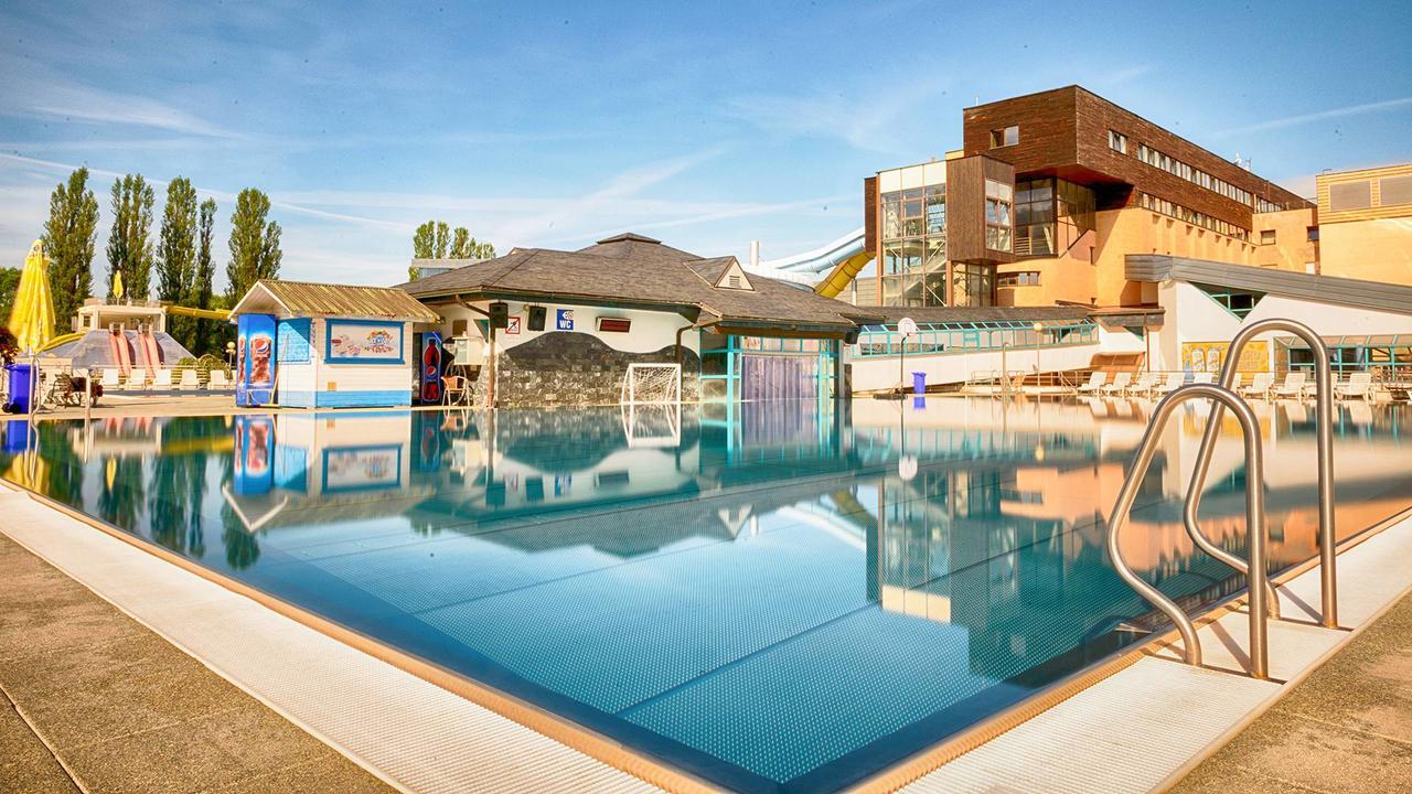 Hotel Aquacity Seasons Poprad Buitenkant foto