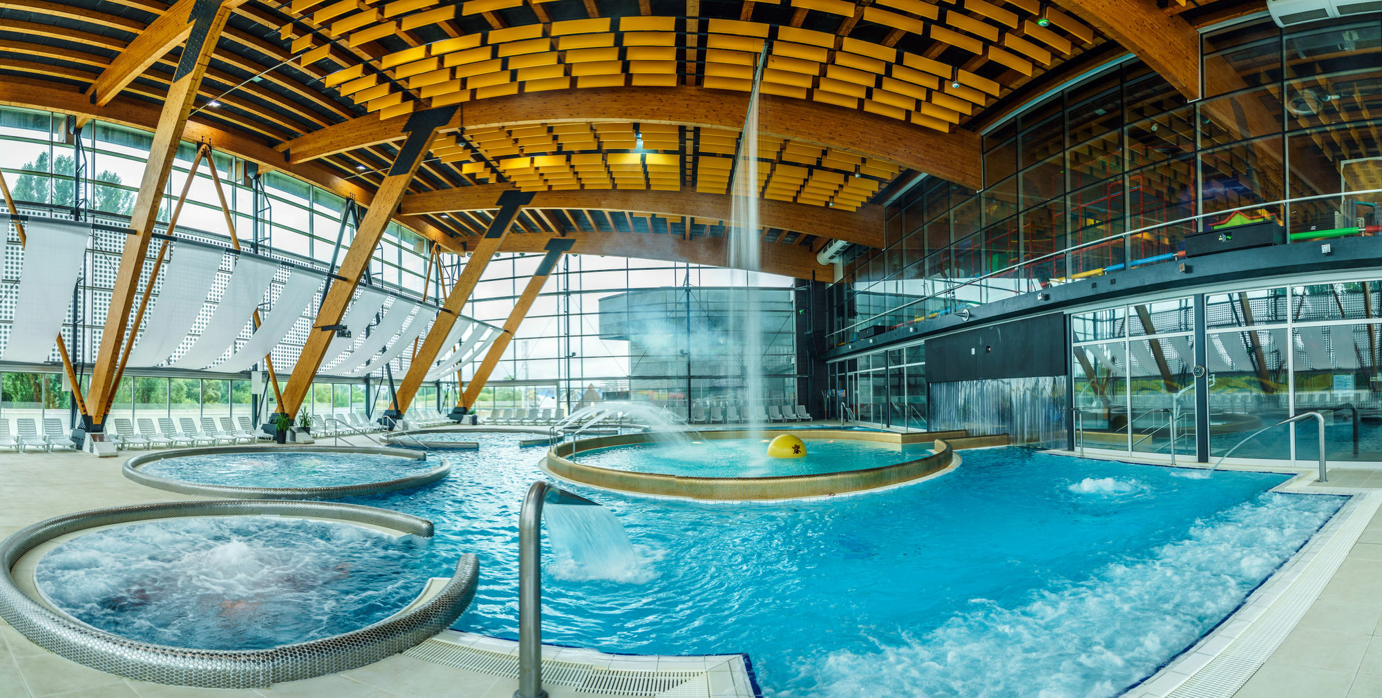 Hotel Aquacity Seasons Poprad Buitenkant foto