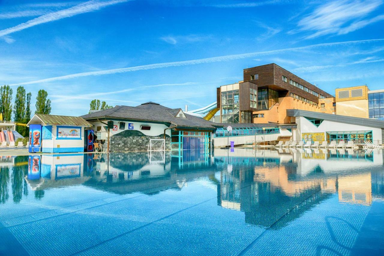 Hotel Aquacity Seasons Poprad Buitenkant foto
