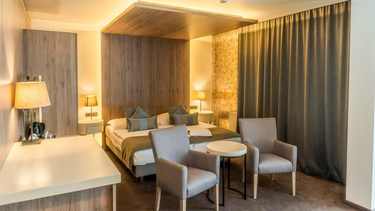 Hotel Aquacity Seasons Poprad Buitenkant foto