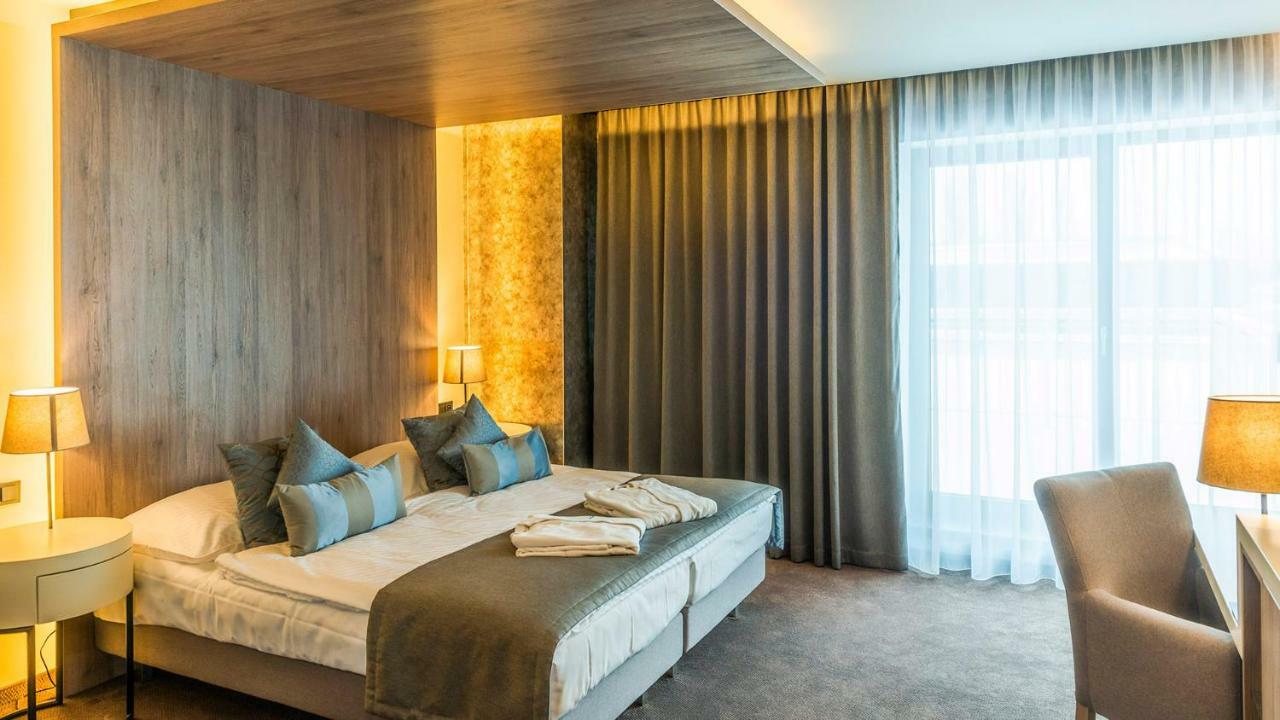 Hotel Aquacity Seasons Poprad Buitenkant foto