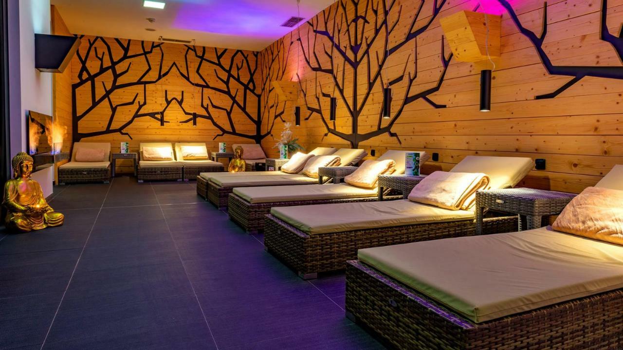 Hotel Aquacity Seasons Poprad Buitenkant foto