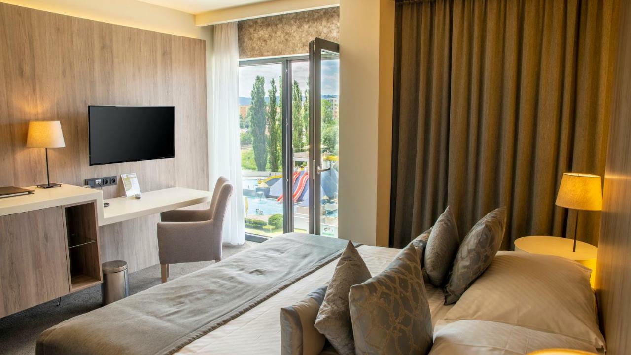 Hotel Aquacity Seasons Poprad Buitenkant foto
